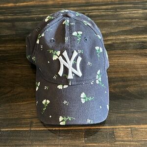 Women’s New York Yankees baseball hat